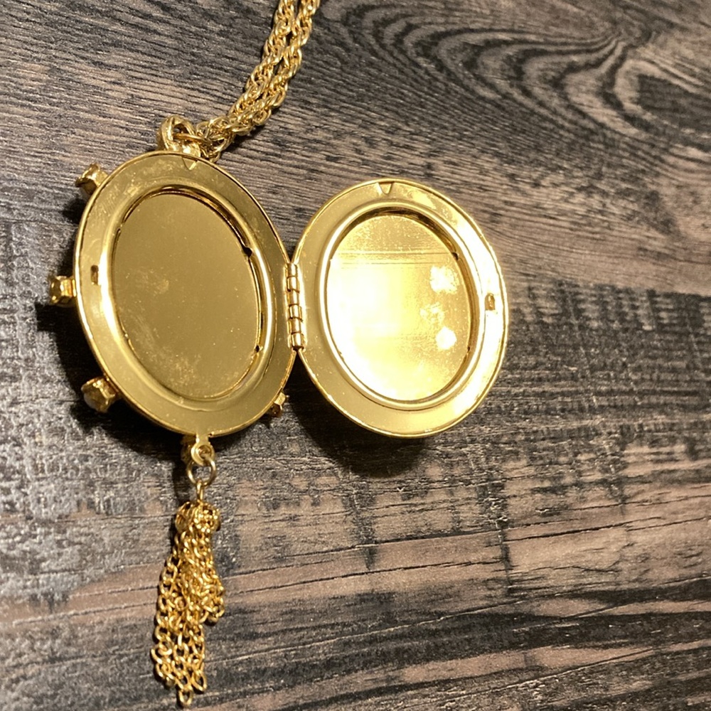 Vintage photo locket pendant necklace, gold - Picture 5 of 6